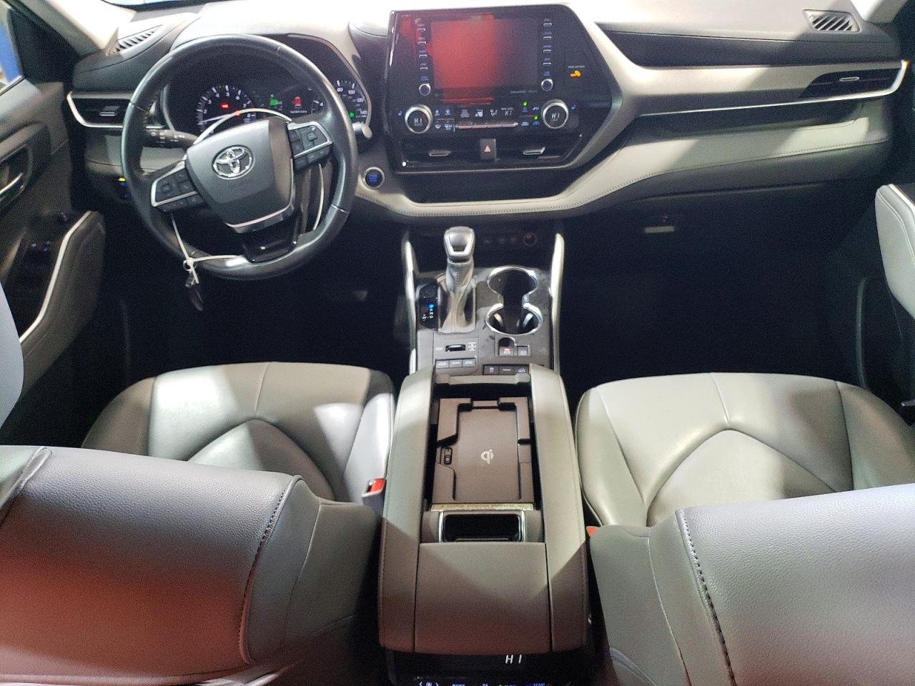 2021 TOYOTA HIGHLANDER XLE photo 8