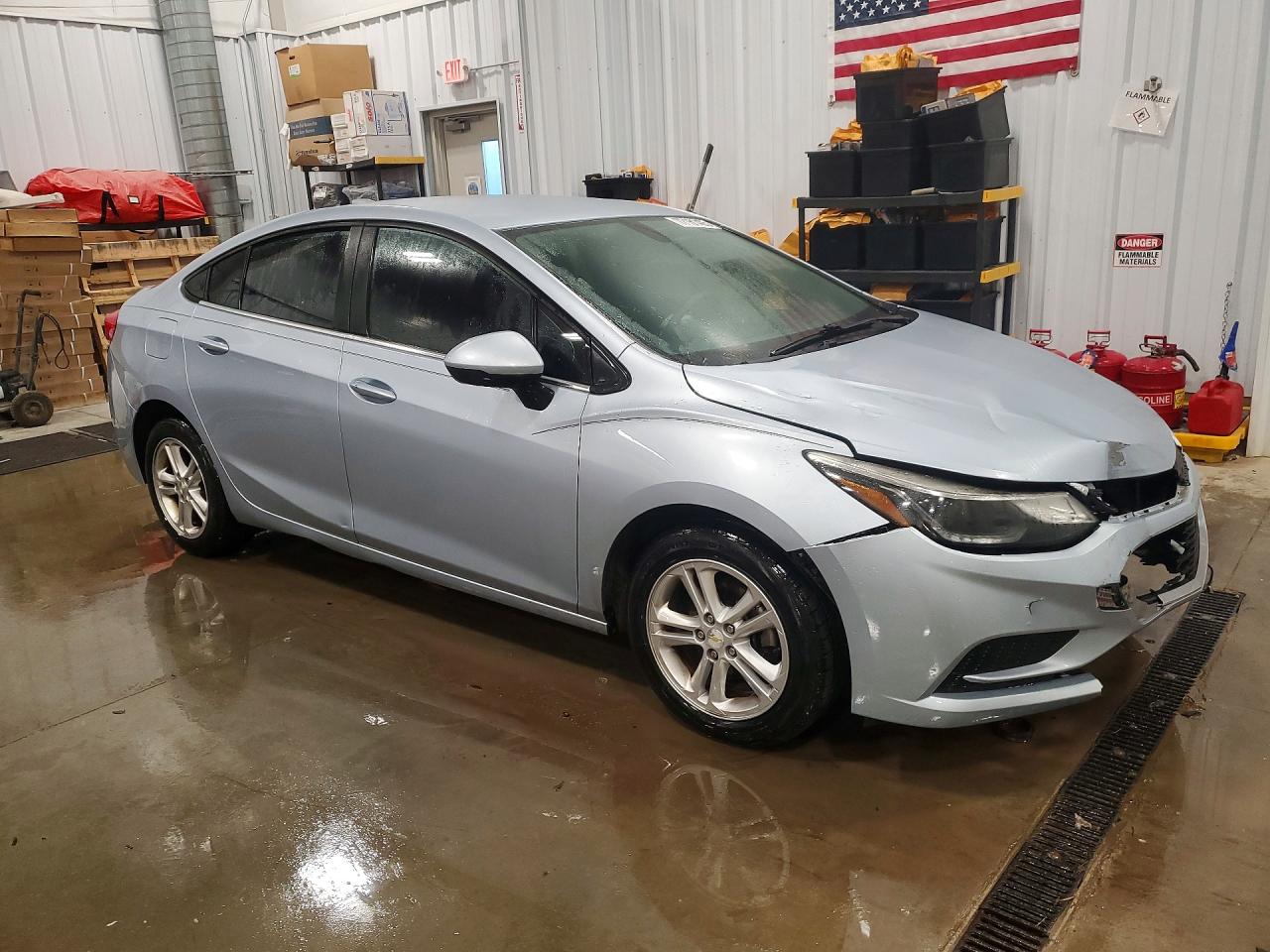 2017 CHEVROLET CRUZE LT photo 4