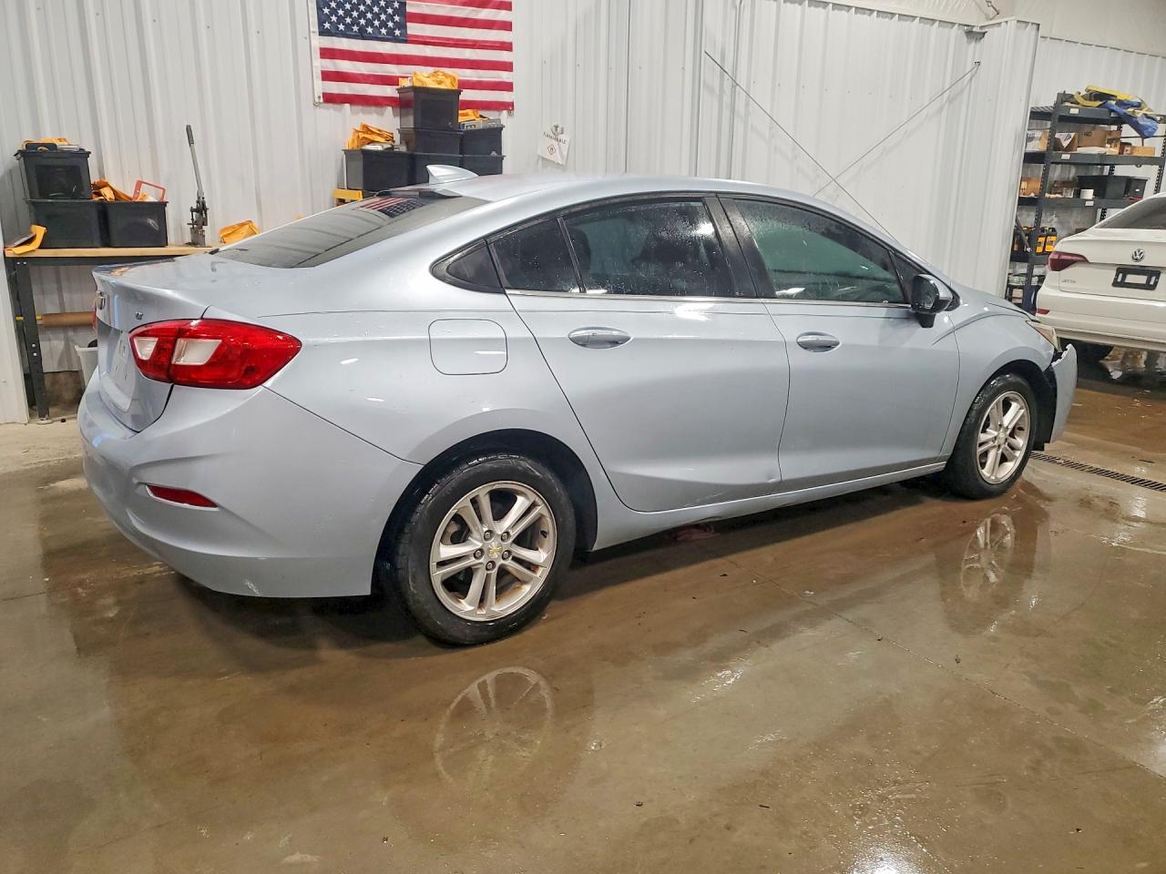 2017 CHEVROLET CRUZE LT photo 3