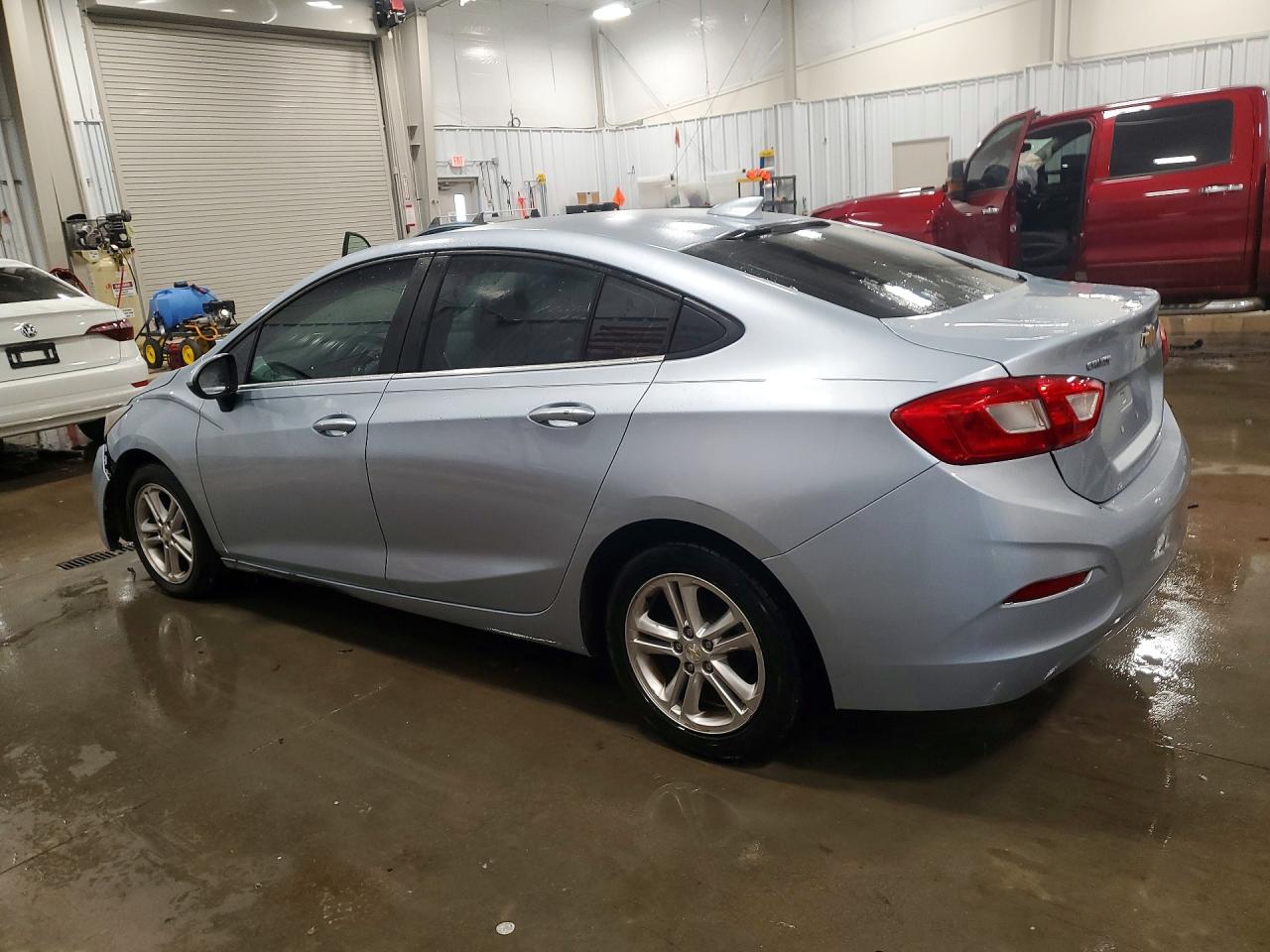 2017 CHEVROLET CRUZE LT photo 2