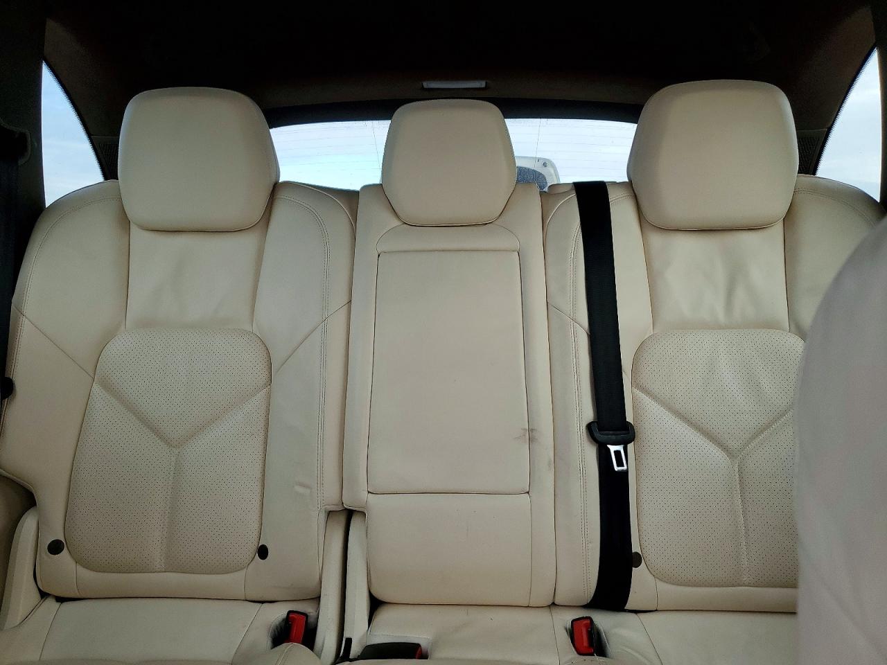 2011 PORSCHE CAYENNE S photo 28