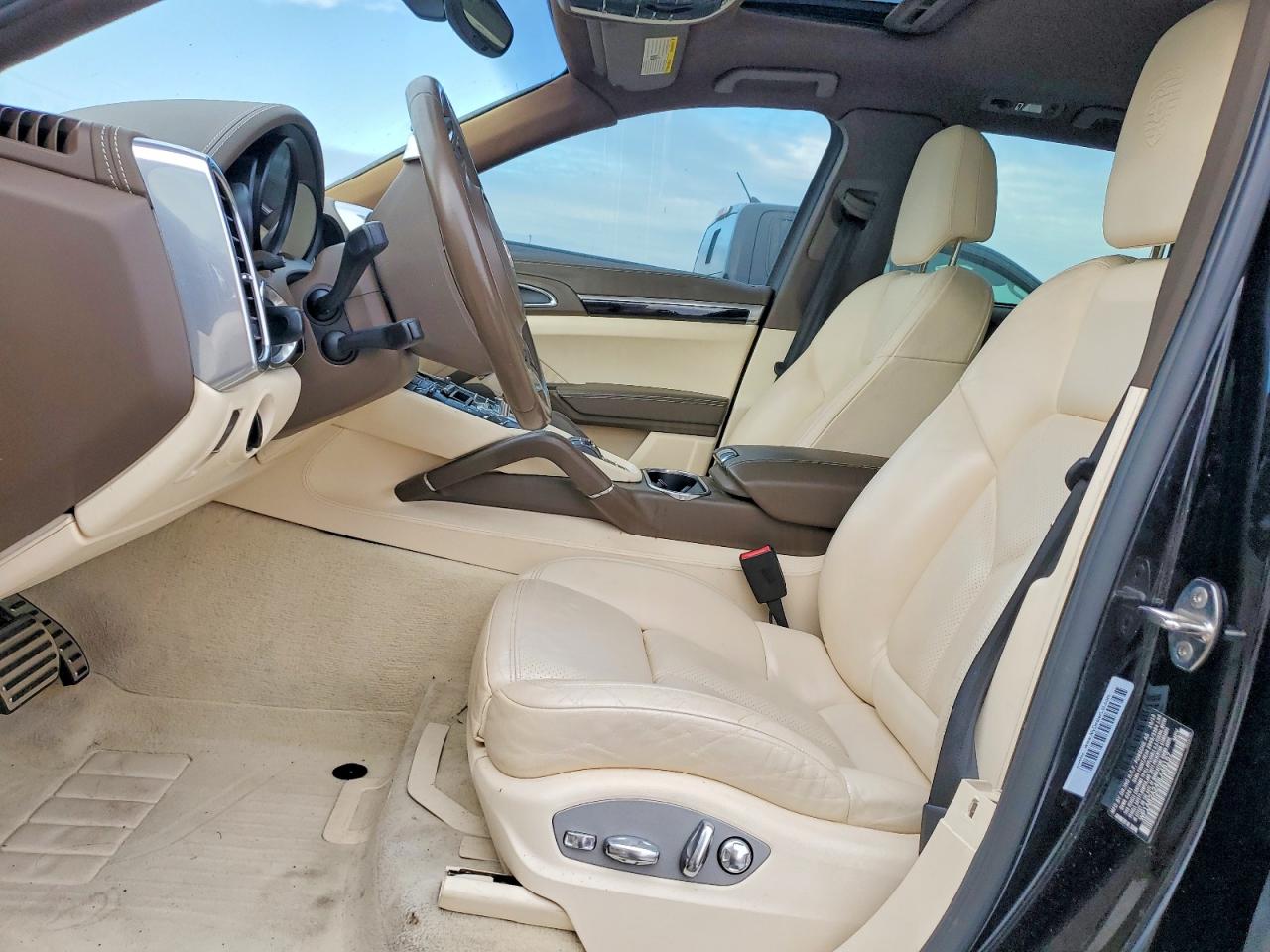2011 PORSCHE CAYENNE S photo 19