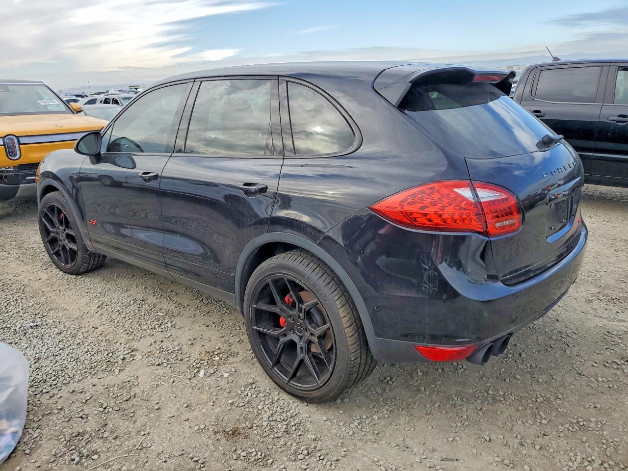 2011 PORSCHE CAYENNE S photo 4