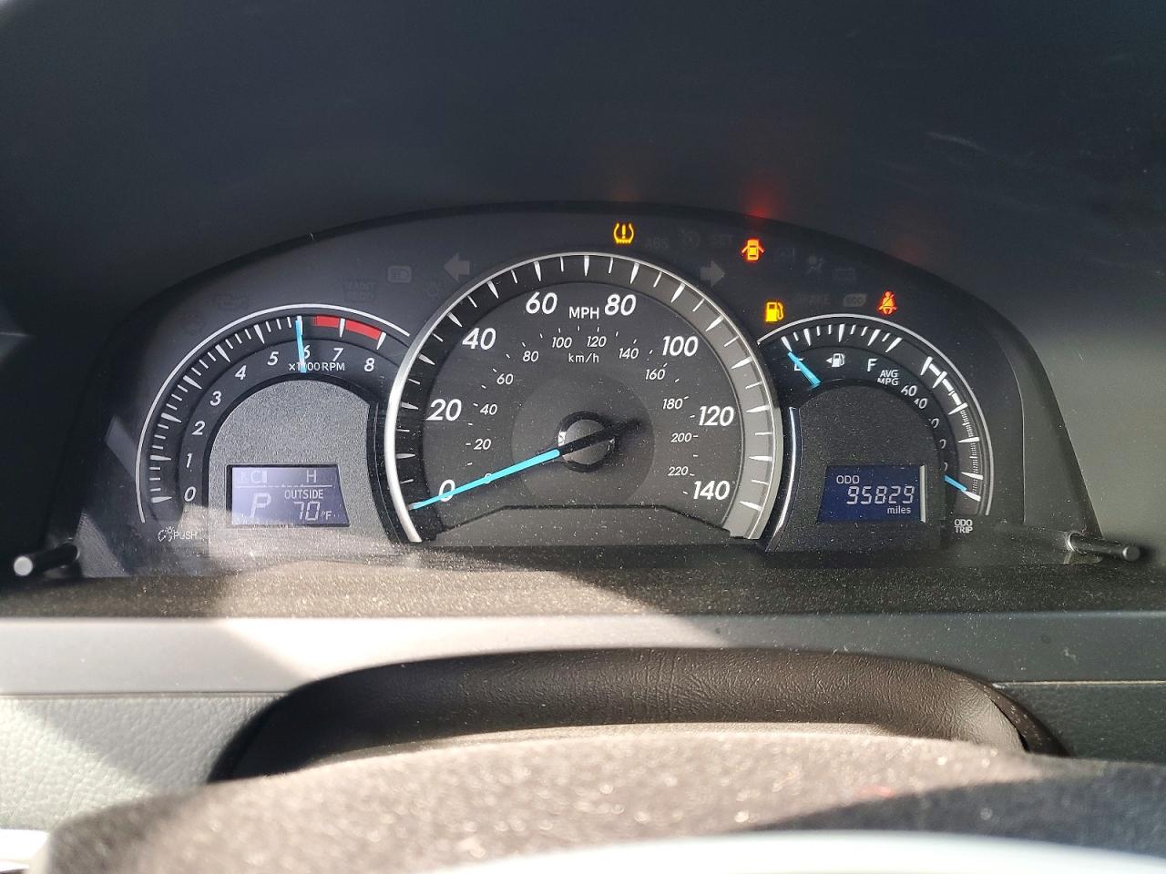 2014 TOYOTA CAMRY L photo 17