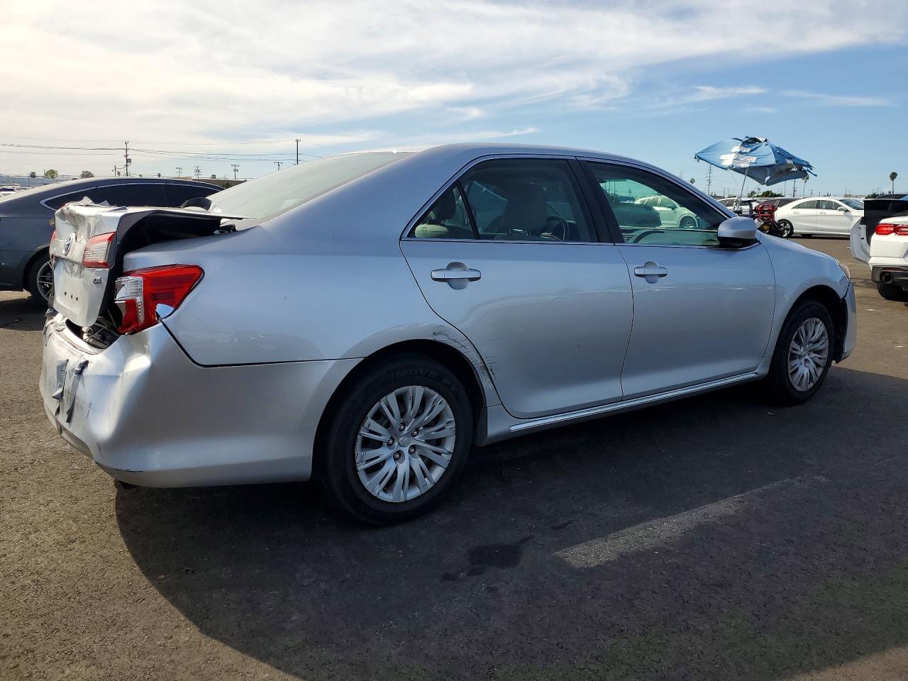 2014 TOYOTA CAMRY L photo 5