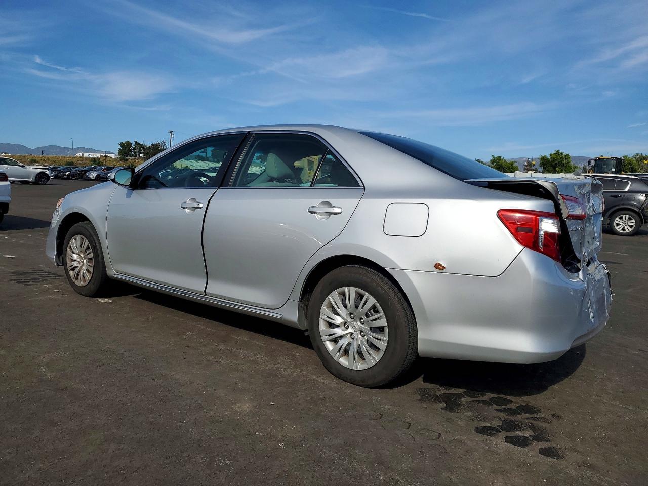 2014 TOYOTA CAMRY L photo 3