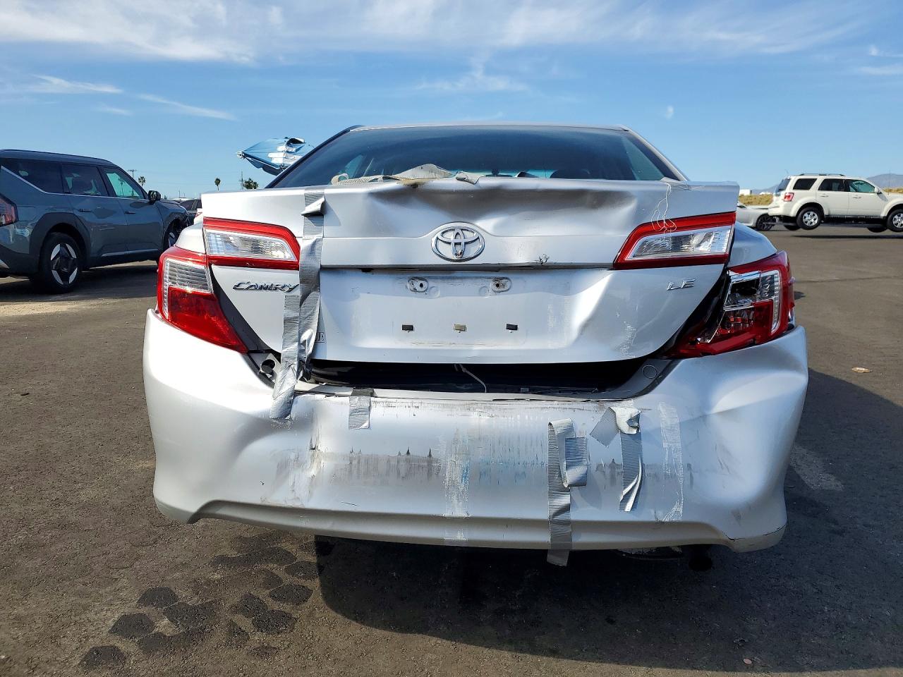 2014 TOYOTA CAMRY L photo 11
