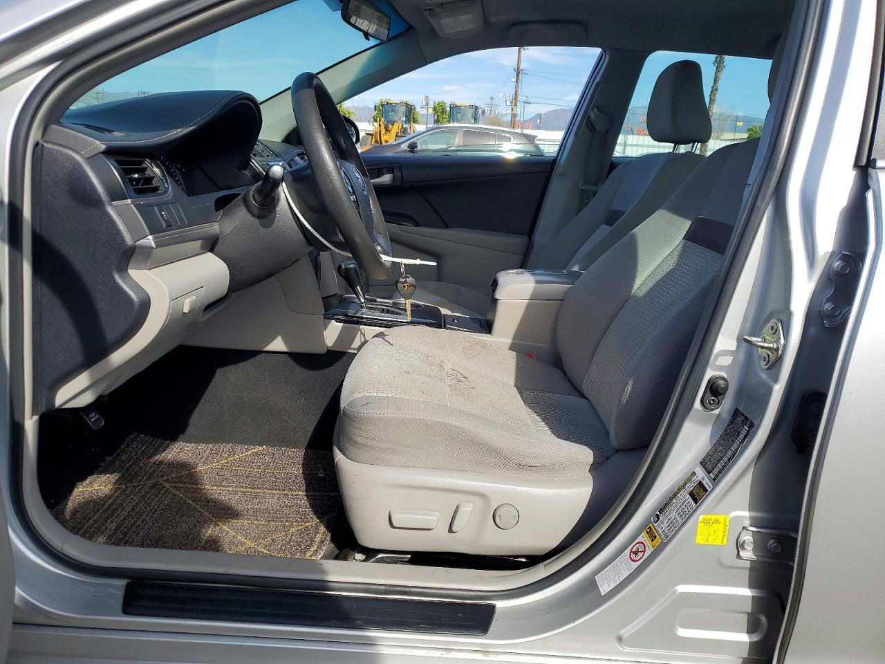 2014 TOYOTA CAMRY L photo 13