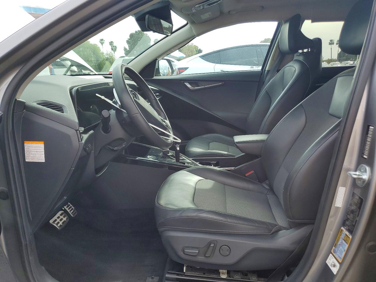 2023 KIA NIRO photo 7