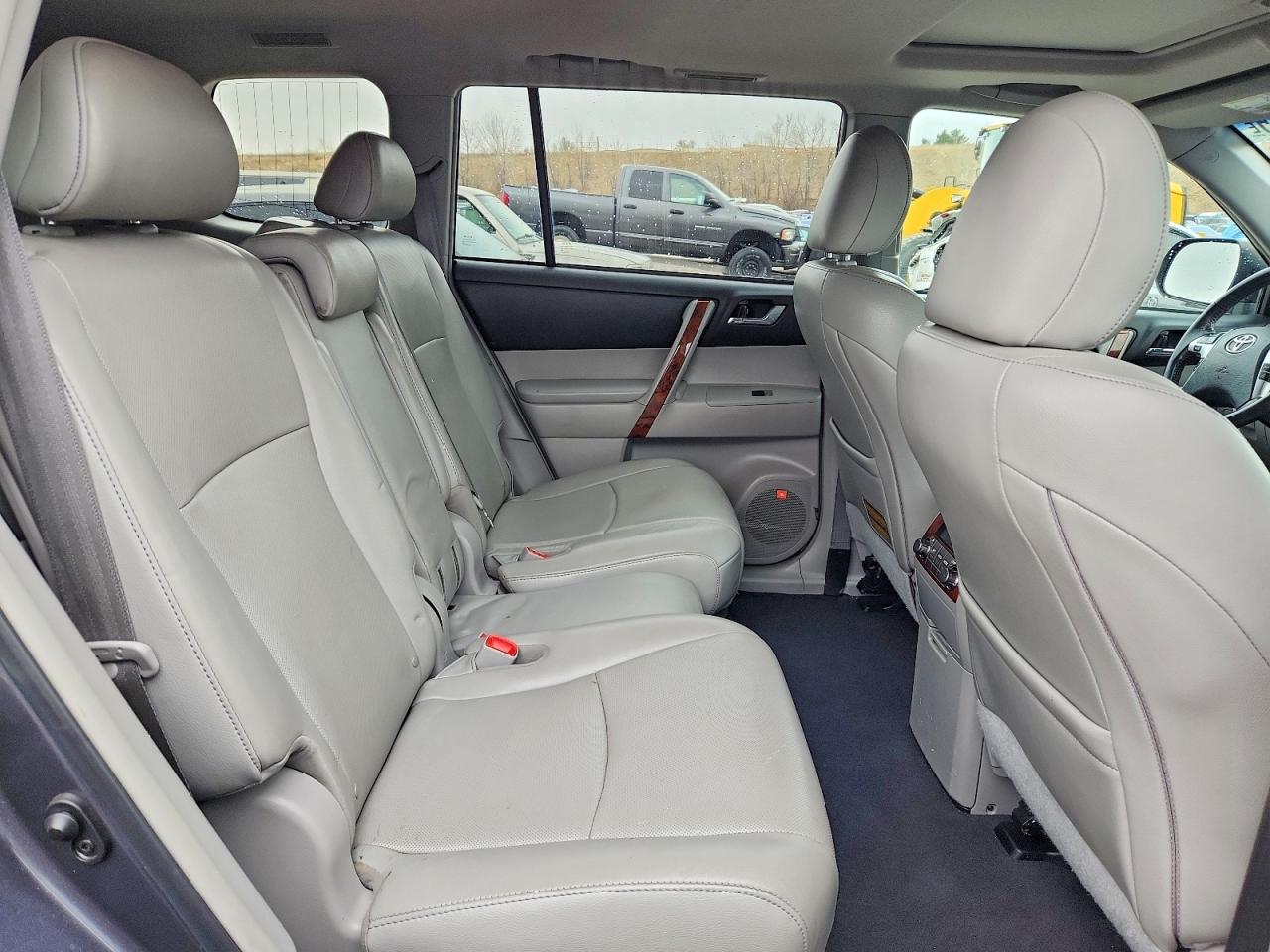 2013 TOYOTA HIGHLANDER LIMITED photo 11