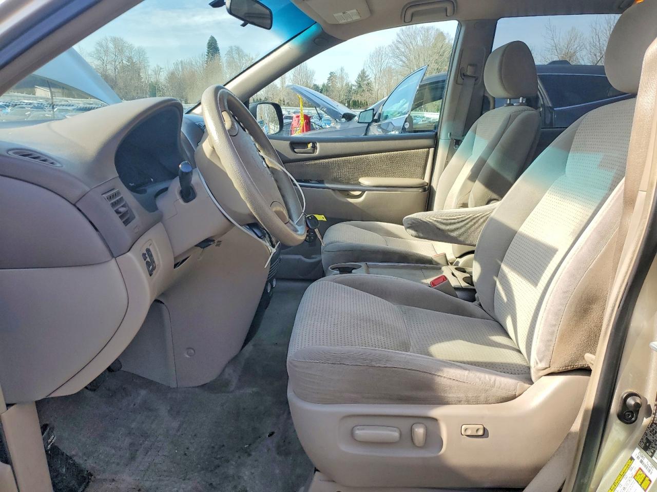 2007 TOYOTA SIENNA CE photo 7