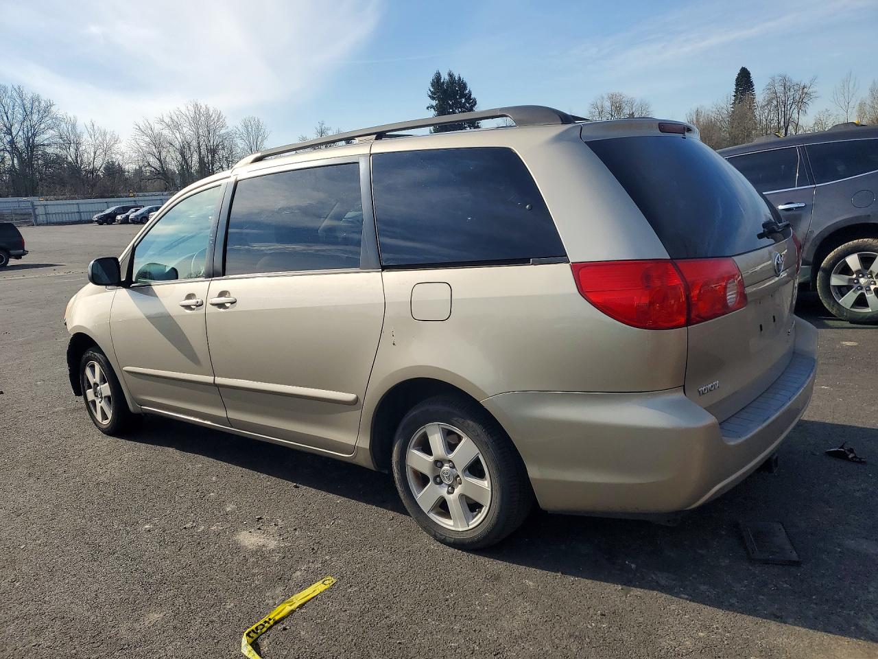 2007 TOYOTA SIENNA CE photo 2