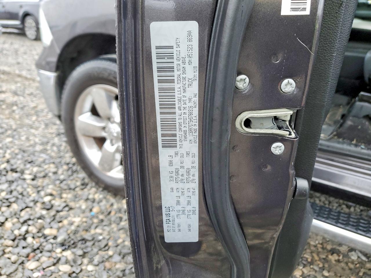 2017 RAM 1500 SLT photo 34
