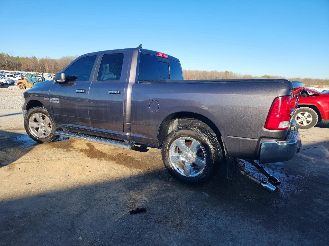 2017 RAM 1500 SLT photo 4