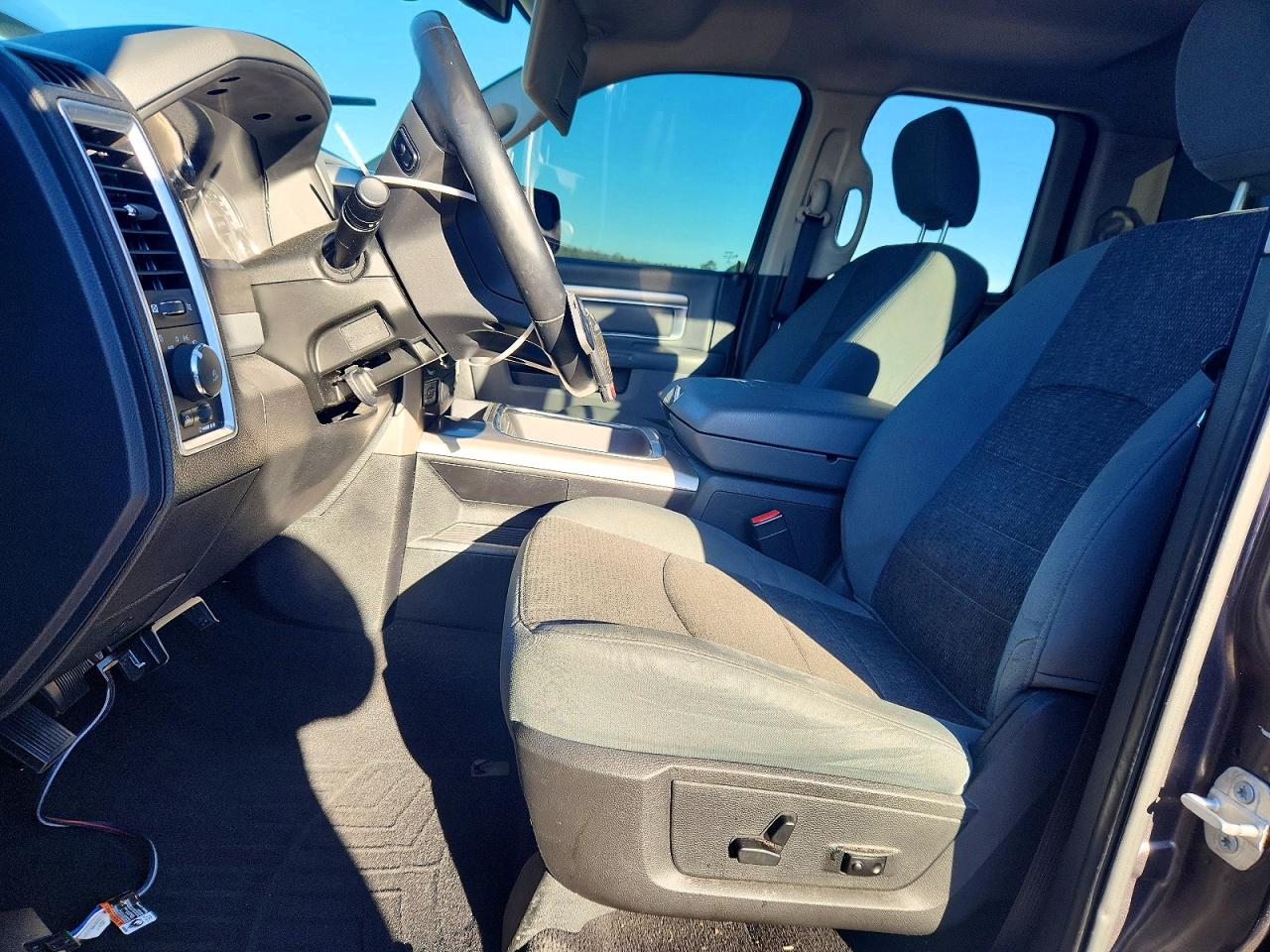 2017 RAM 1500 SLT photo 19