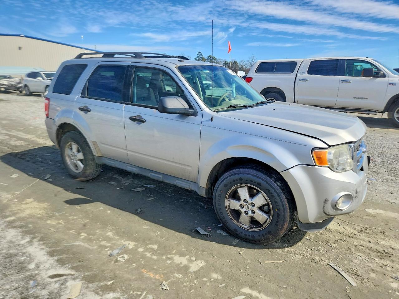 2010 FORD ESCAPE XLT photo 4