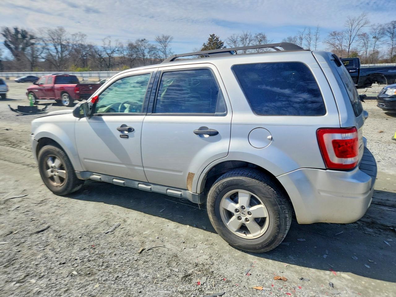 2010 FORD ESCAPE XLT photo 2