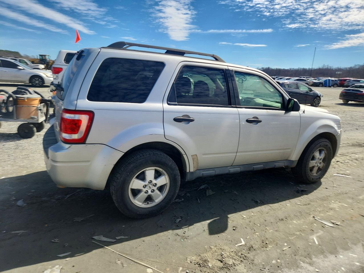 2010 FORD ESCAPE XLT photo 3