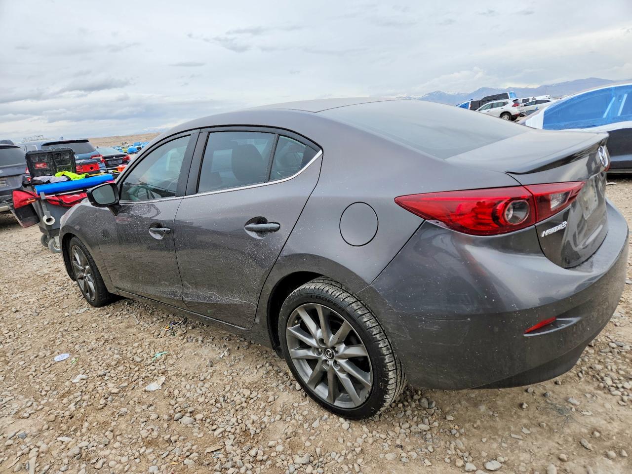 2018 MAZDA 3 TOURING photo 2