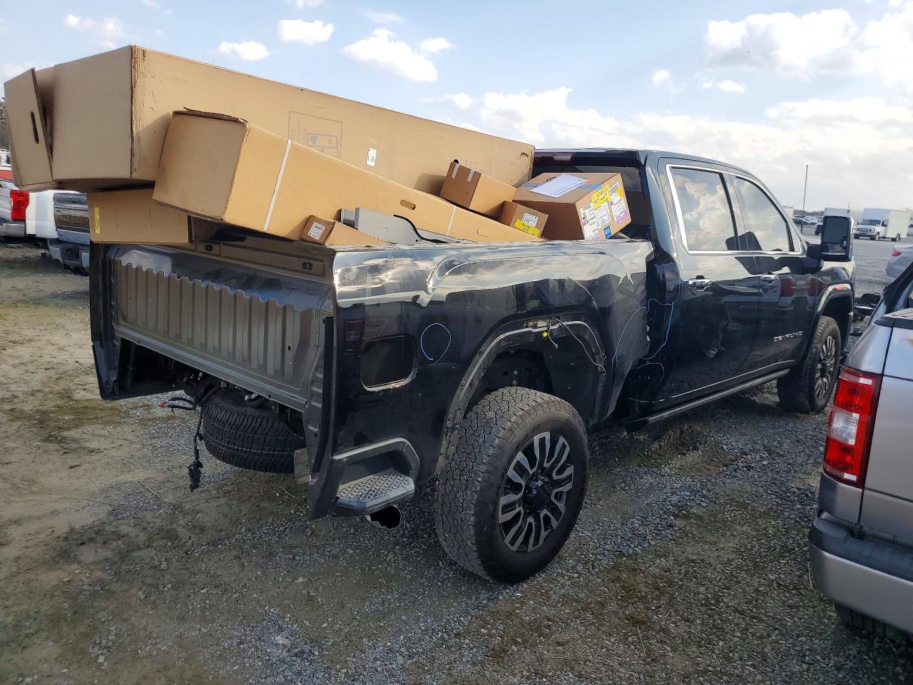 2025 GMC SIERRA K3500 DENALI ULTIMATE photo 3
