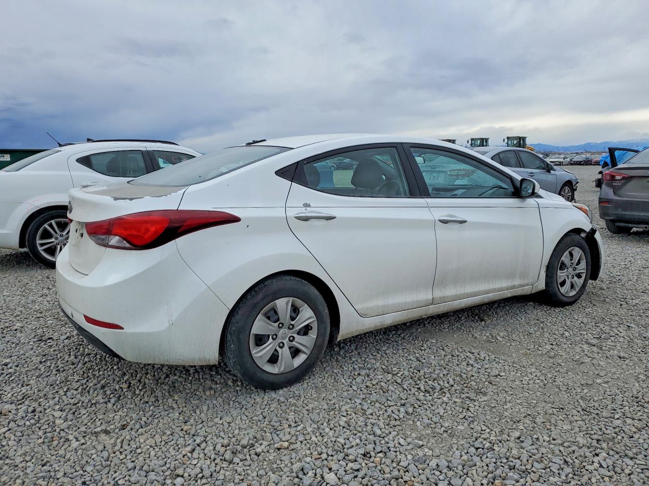2016 HYUNDAI ELANTRA SE photo 3
