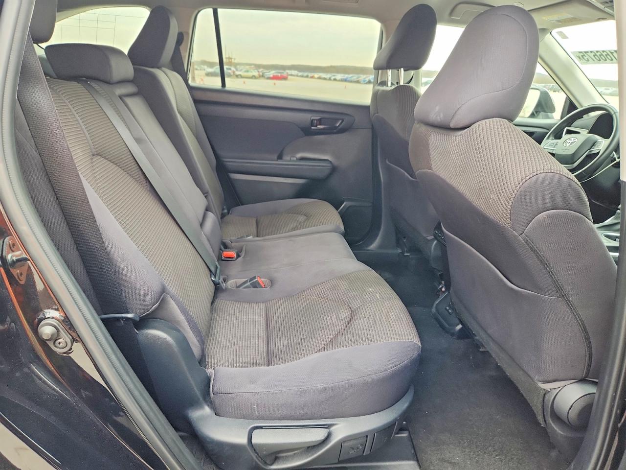 2023 TOYOTA HIGHLANDER LE photo 10