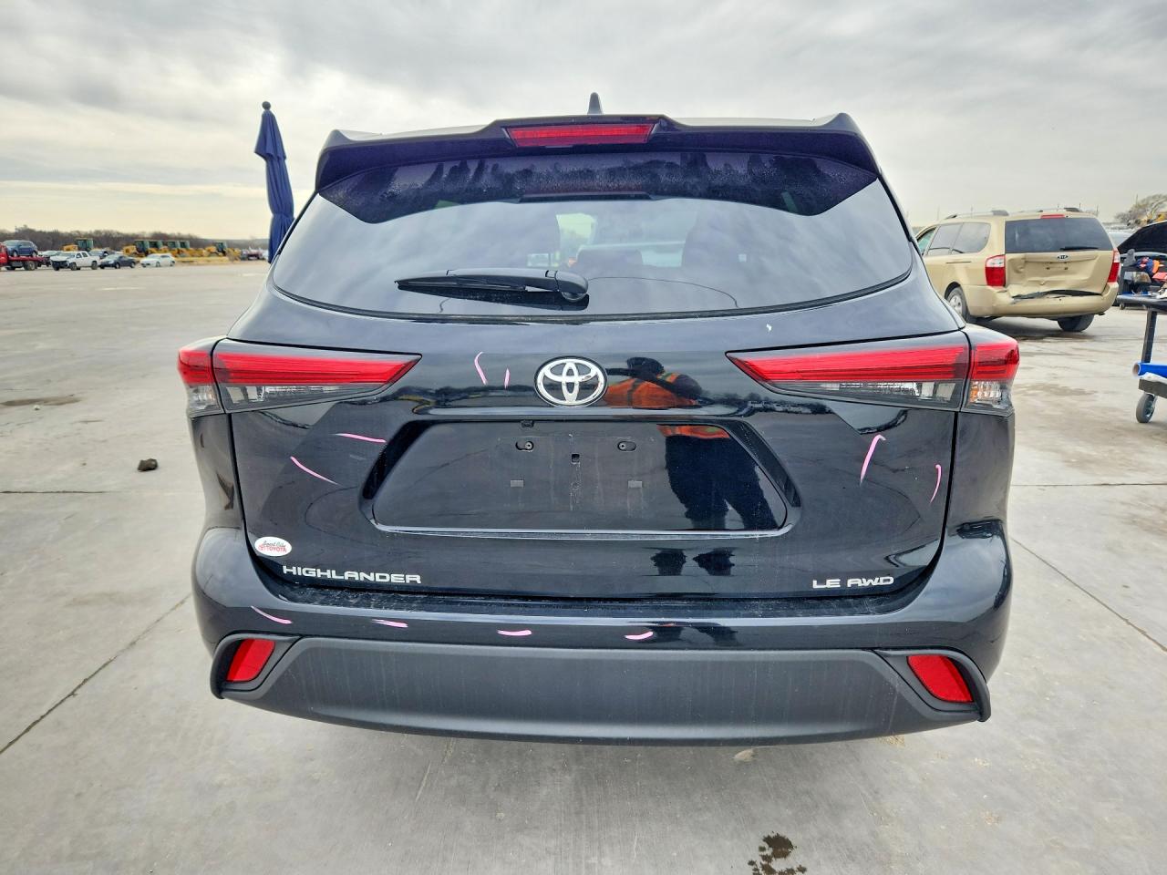 2023 TOYOTA HIGHLANDER LE photo 6