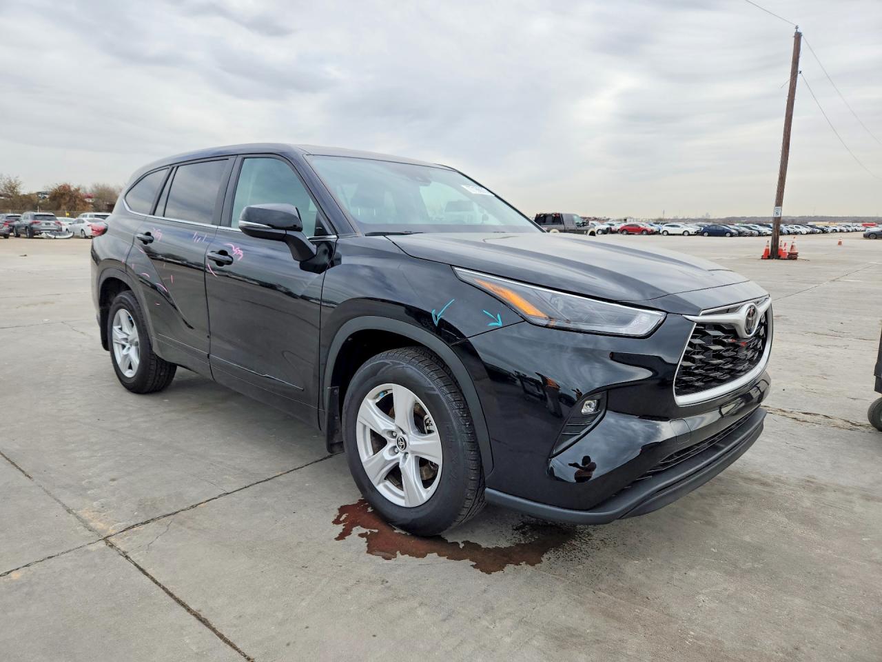2023 TOYOTA HIGHLANDER LE photo 4