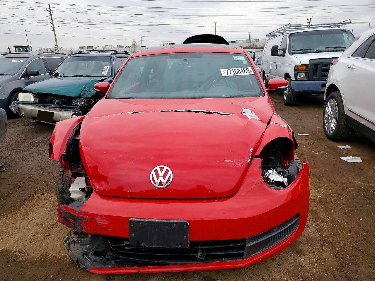 2013 VOLKSWAGEN BEETLE photo 9