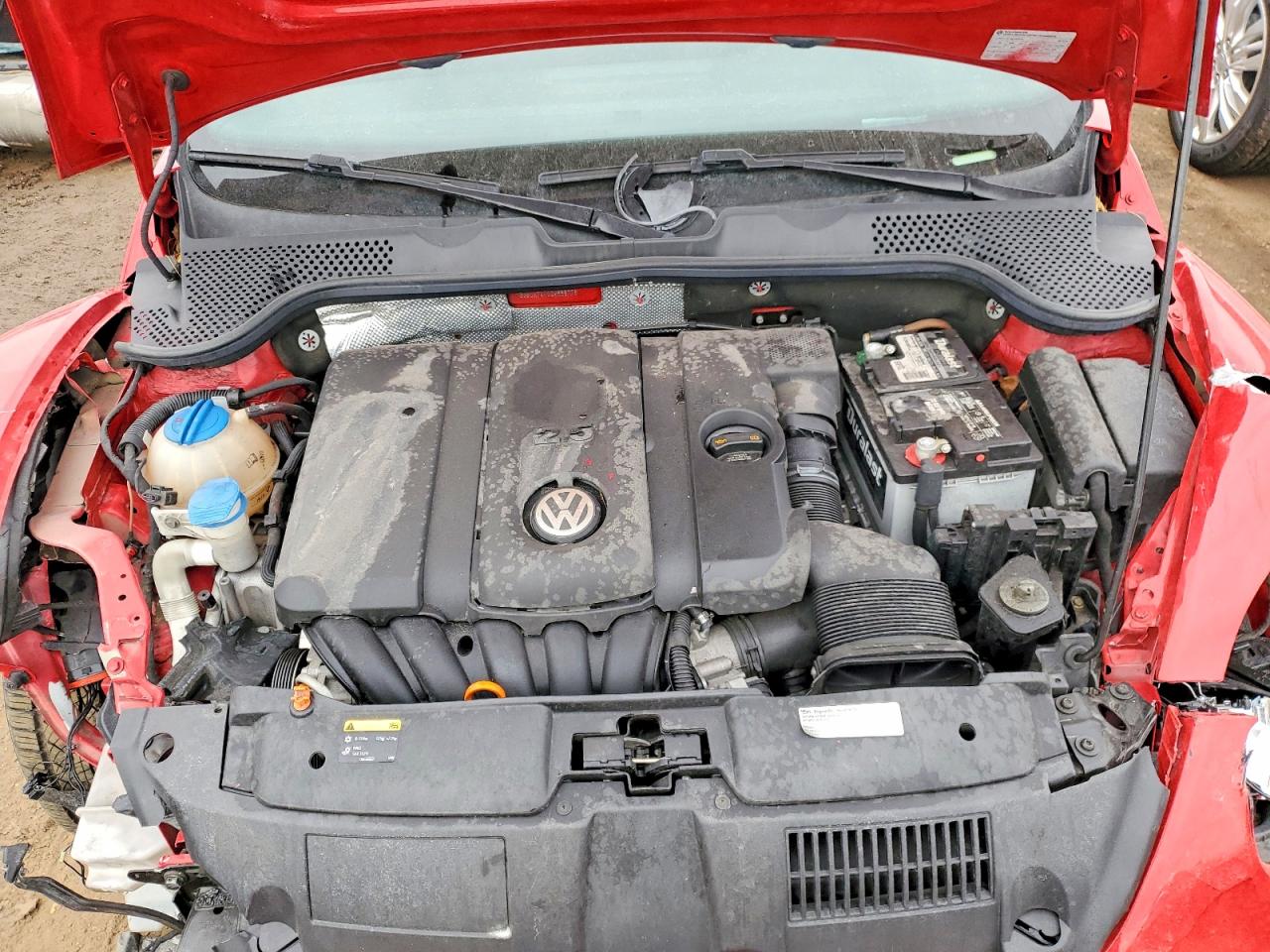 2013 VOLKSWAGEN BEETLE photo 21