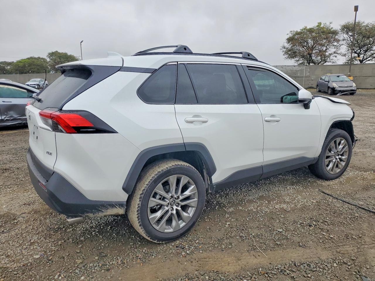 2025 TOYOTA RAV4 XLE PREMIUM photo 7