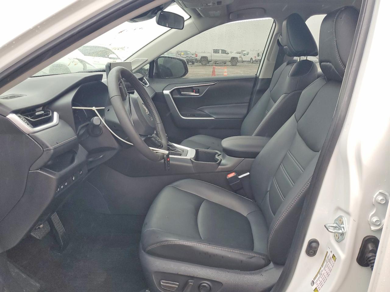 2025 TOYOTA RAV4 XLE PREMIUM photo 19