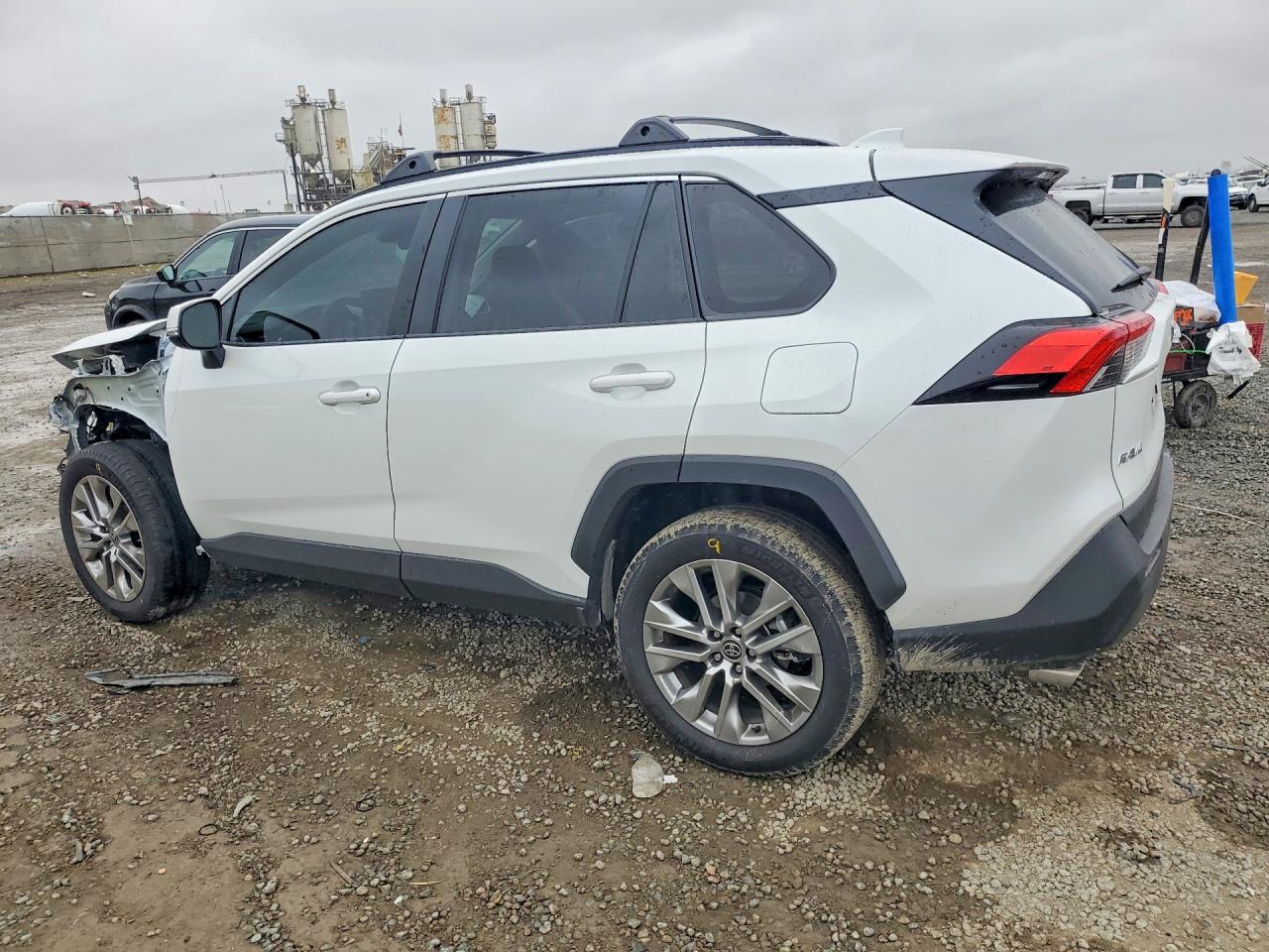 2025 TOYOTA RAV4 XLE PREMIUM photo 4