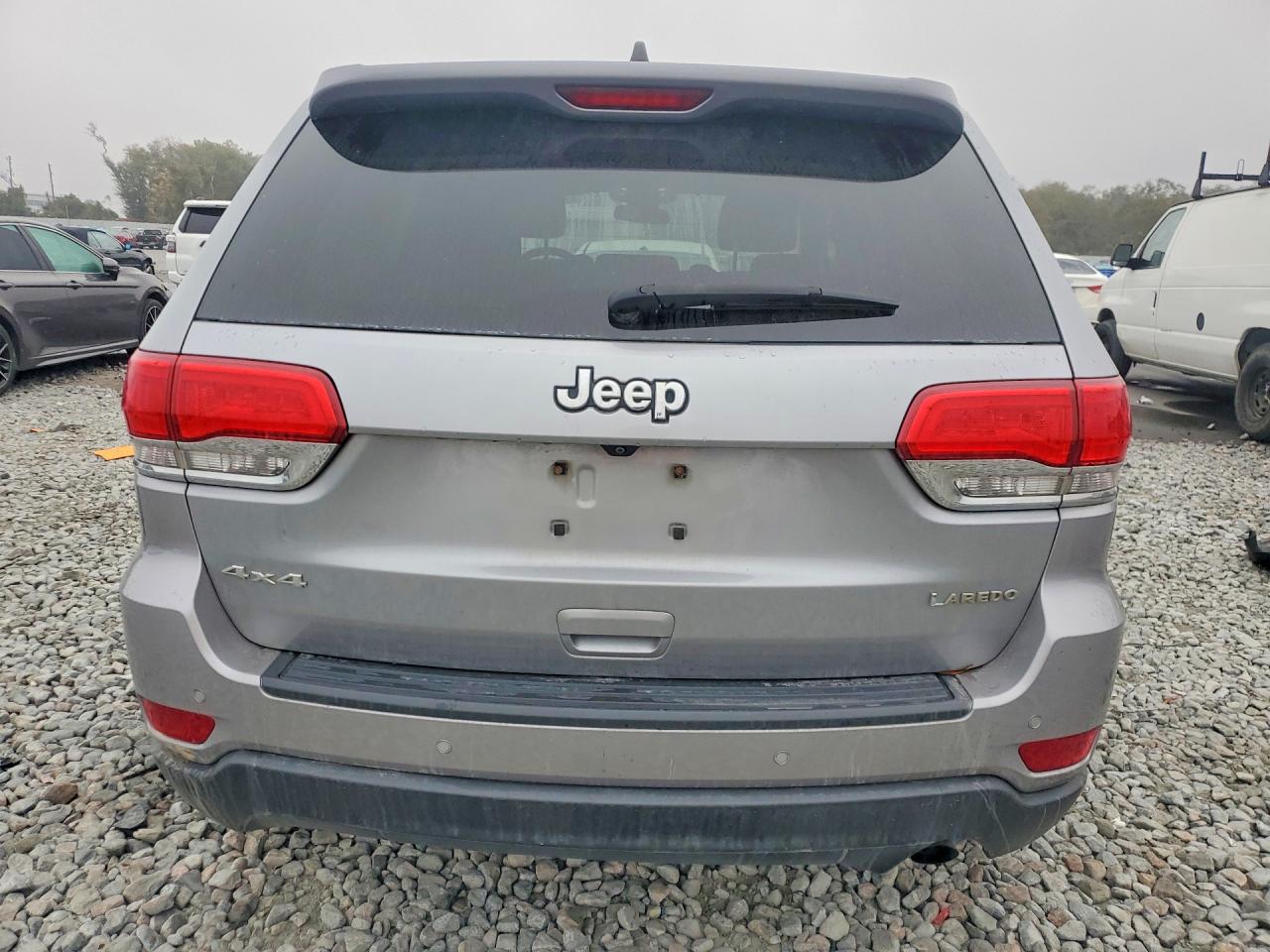 2018 JEEP GRAND CHEROKEE LAREDO photo 16