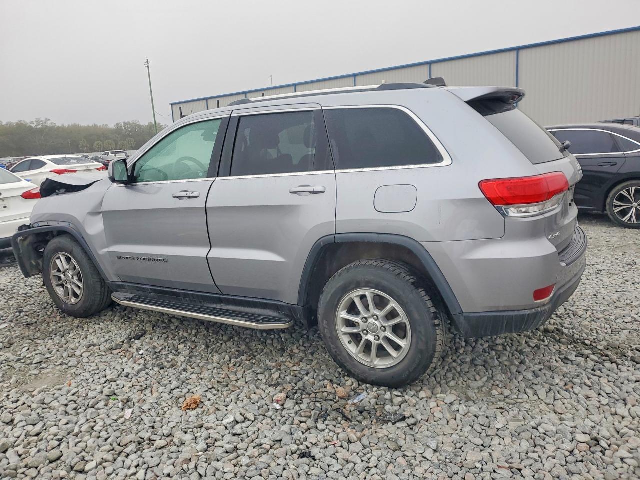 2018 JEEP GRAND CHEROKEE LAREDO photo 4