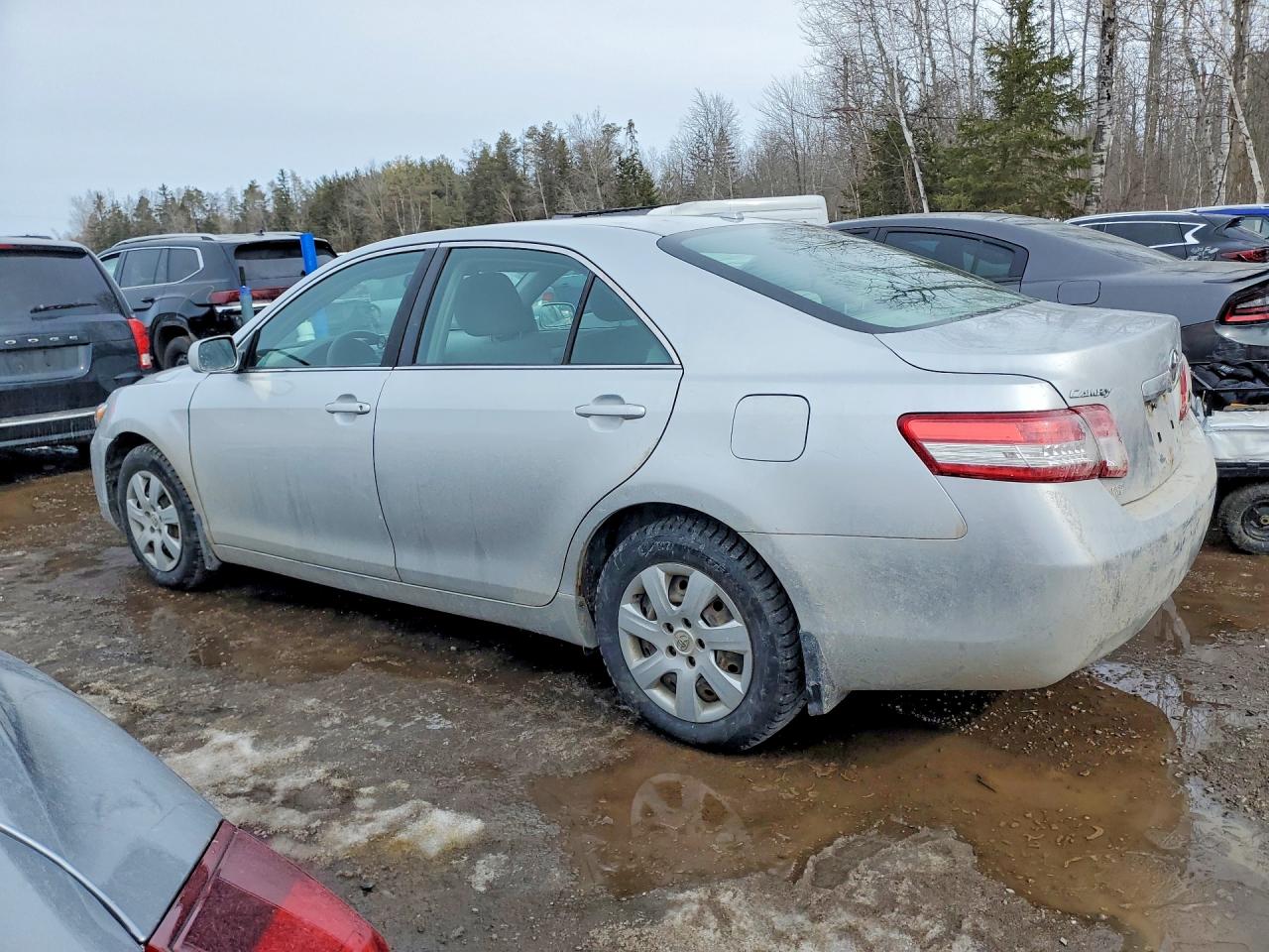 2011 TOYOTA CAMRY BASE photo 3