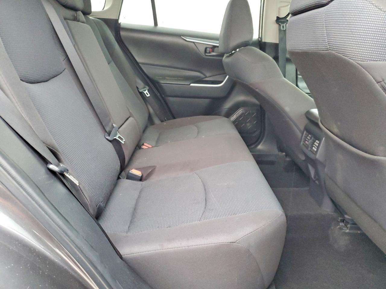 2022 TOYOTA RAV4 LE photo 11