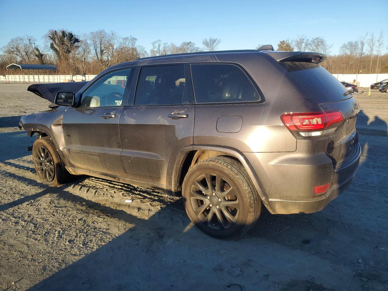 2020 JEEP GRAND CHEROKEE LAREDO photo 3