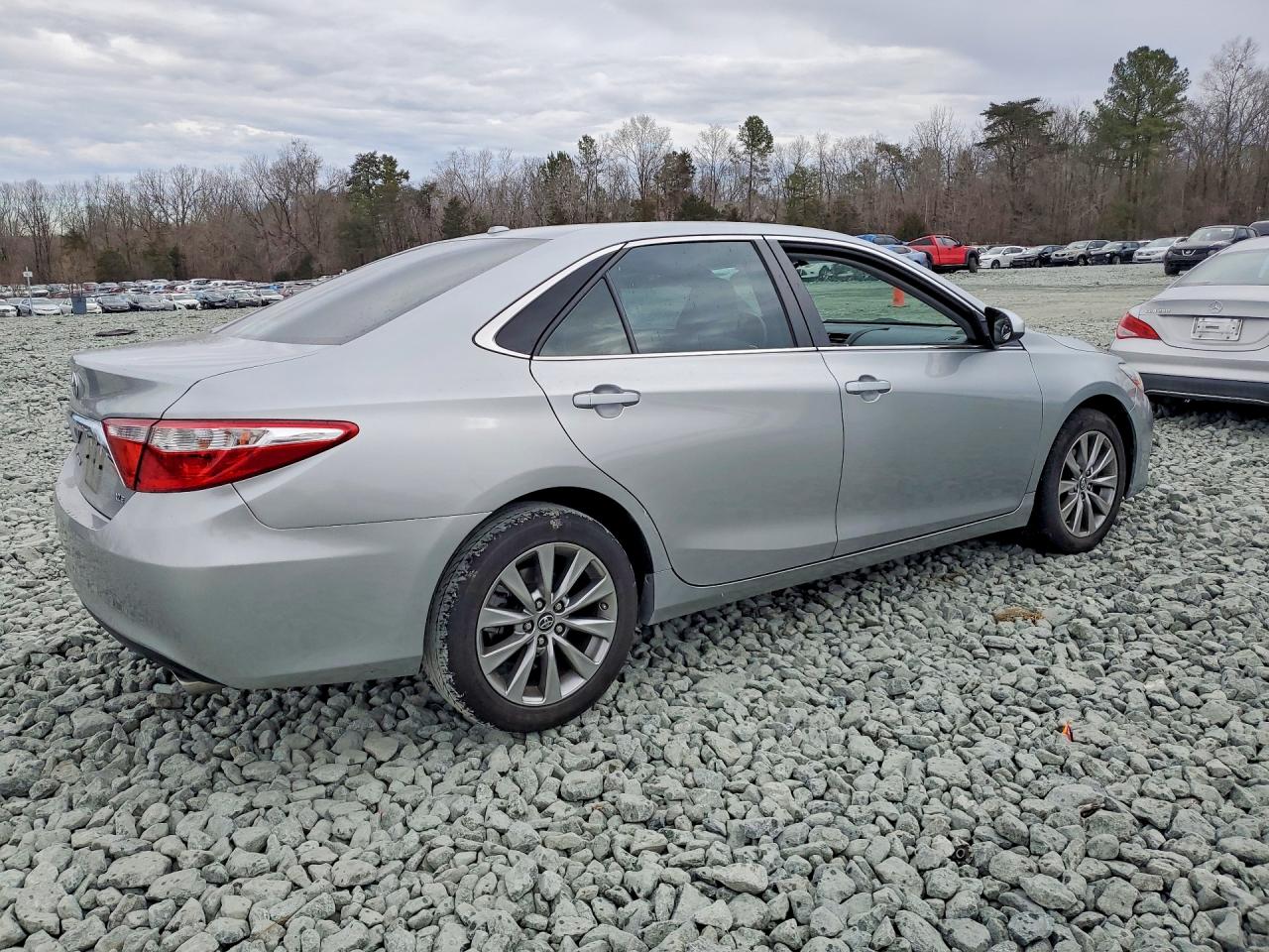 2017 TOYOTA CAMRY LE photo 7