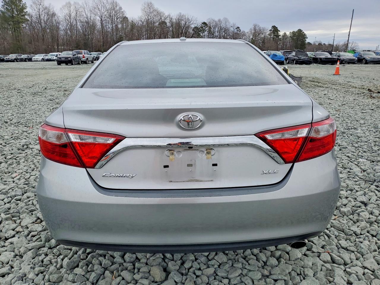 2017 TOYOTA CAMRY LE photo 16