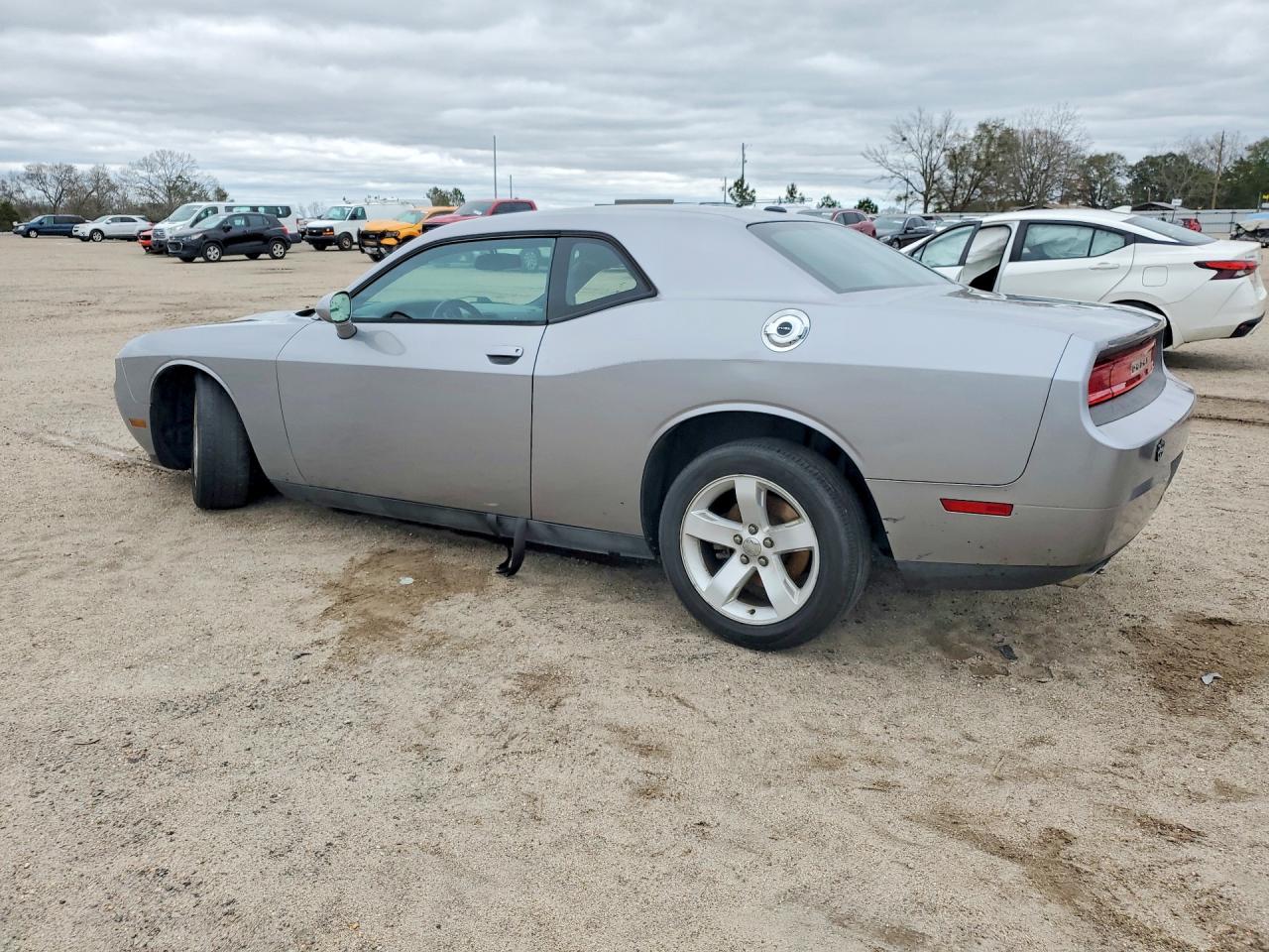 2013 DODGE CHALLENGER SXT photo 2