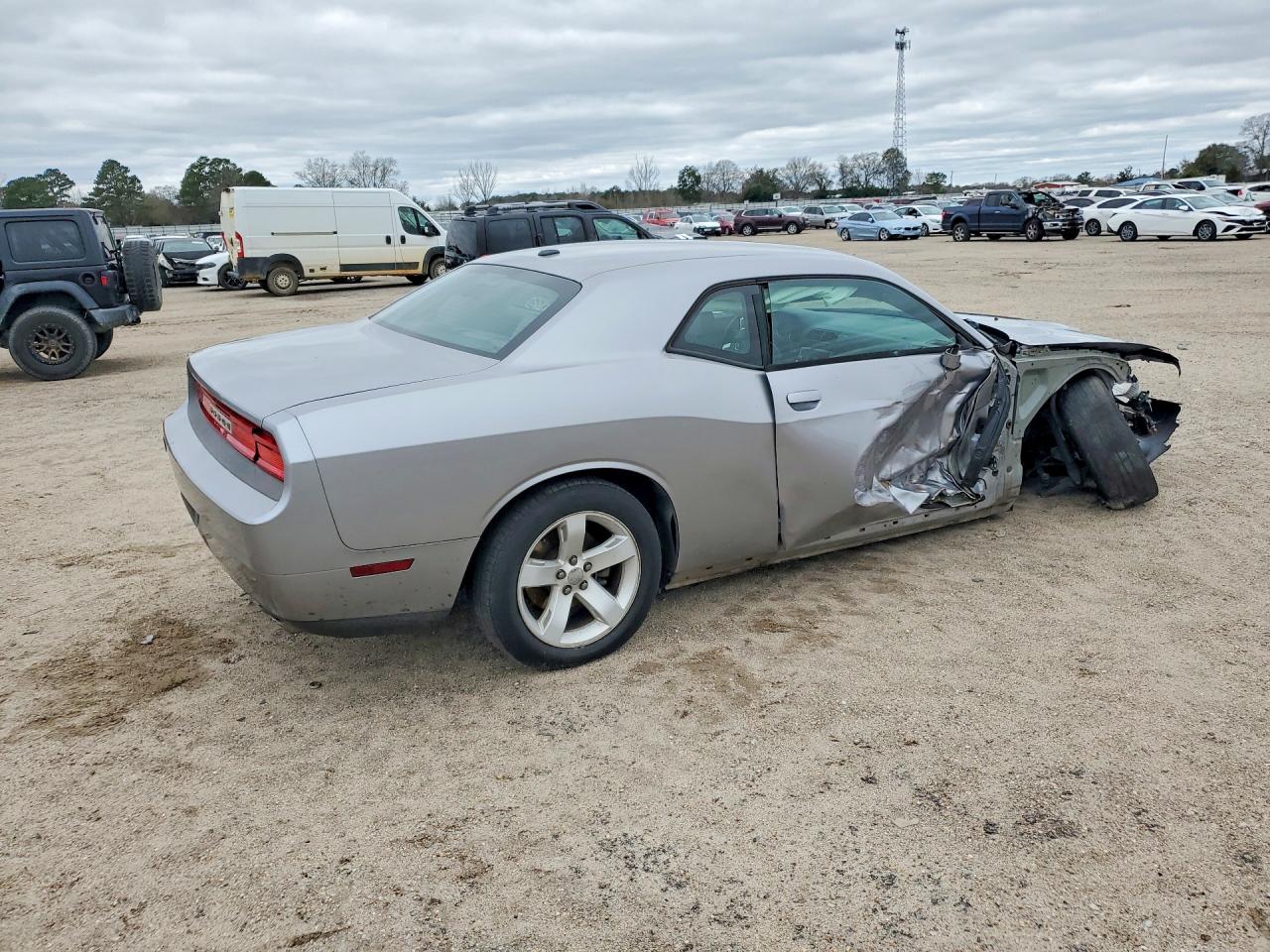 2013 DODGE CHALLENGER SXT photo 3