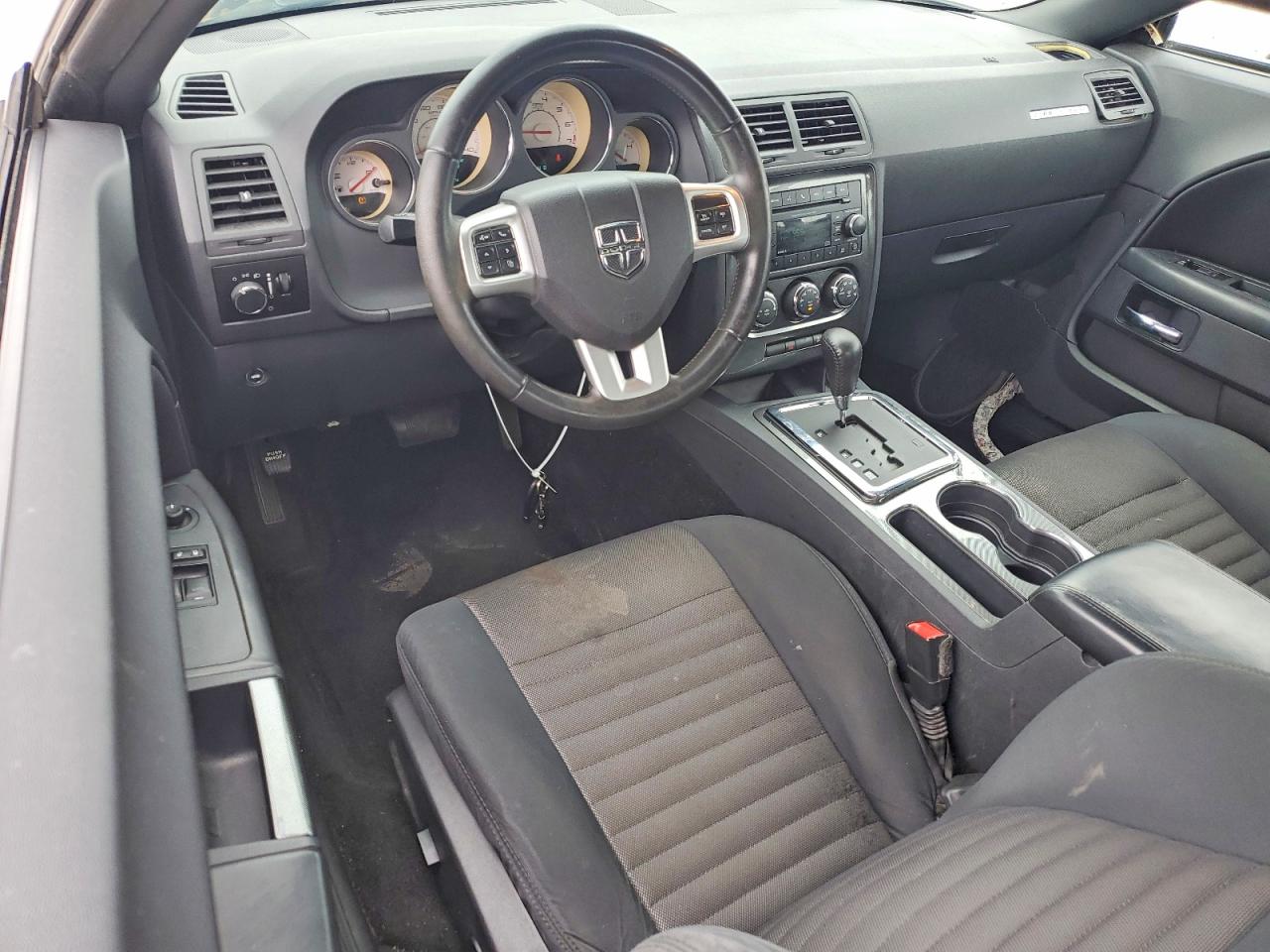 2013 DODGE CHALLENGER SXT photo 8