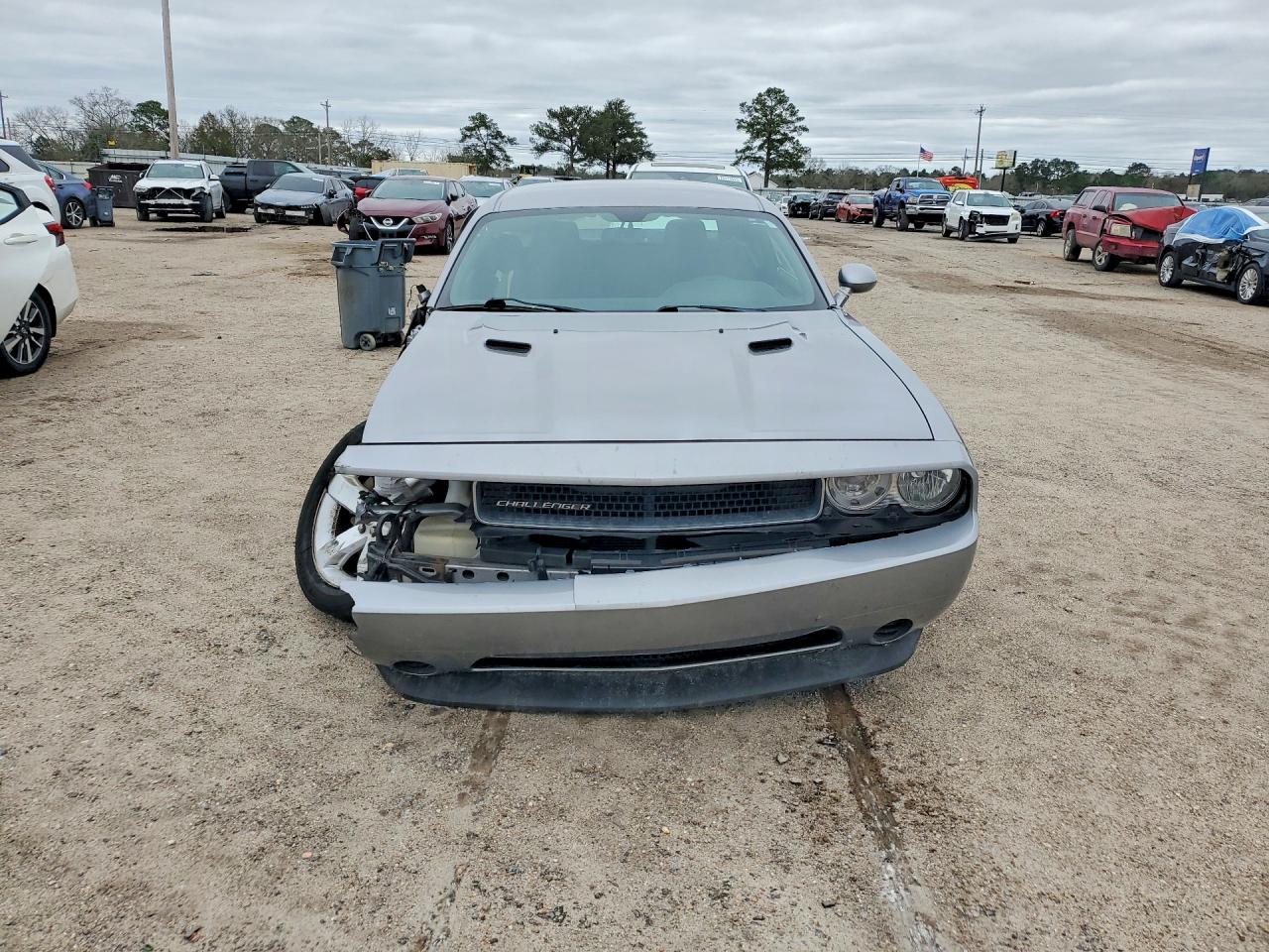 2013 DODGE CHALLENGER SXT photo 5