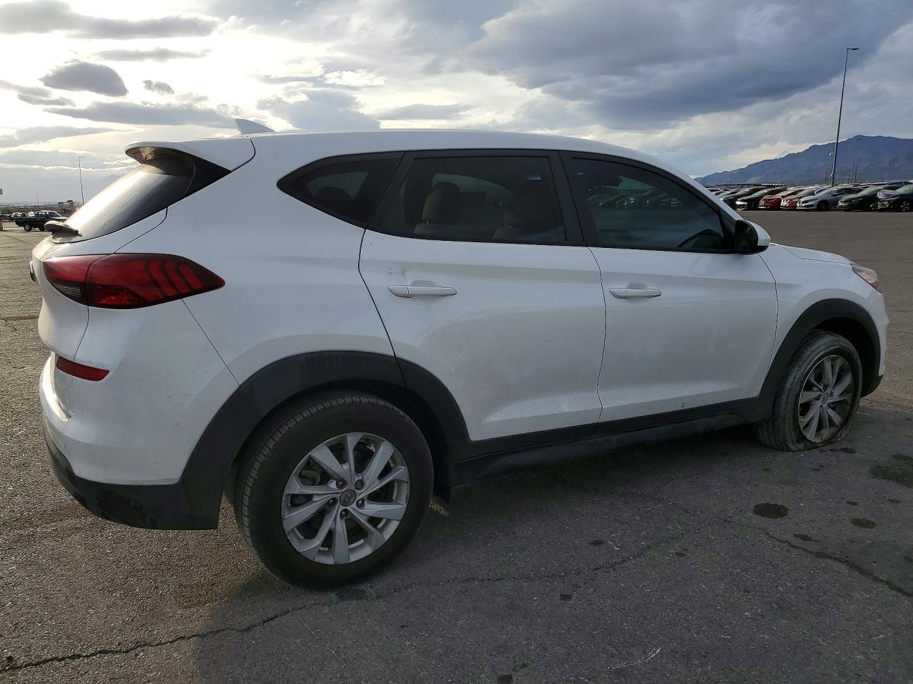 2020 HYUNDAI TUCSON SE photo 3