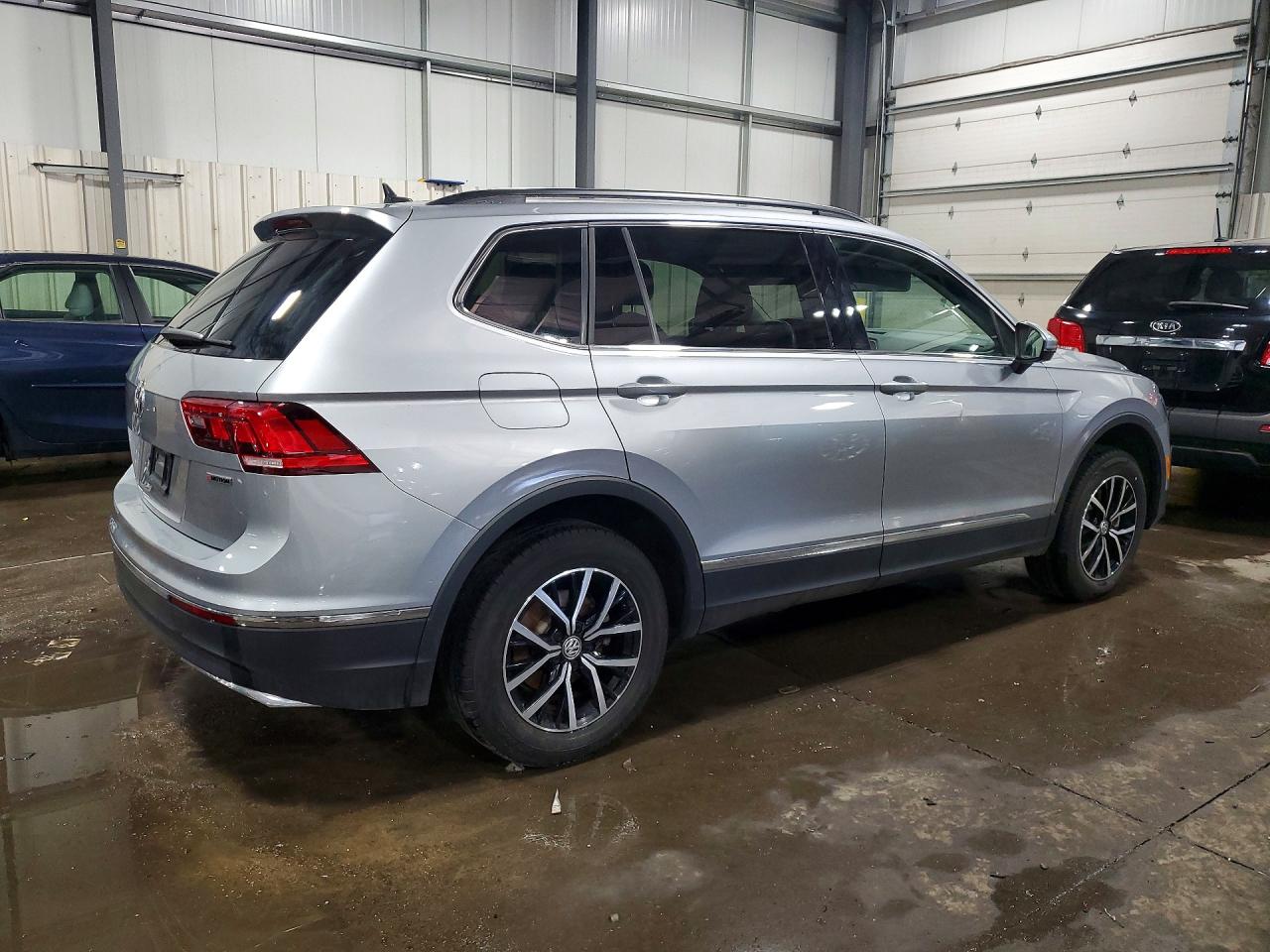2021 VOLKSWAGEN TIGUAN SE photo 3