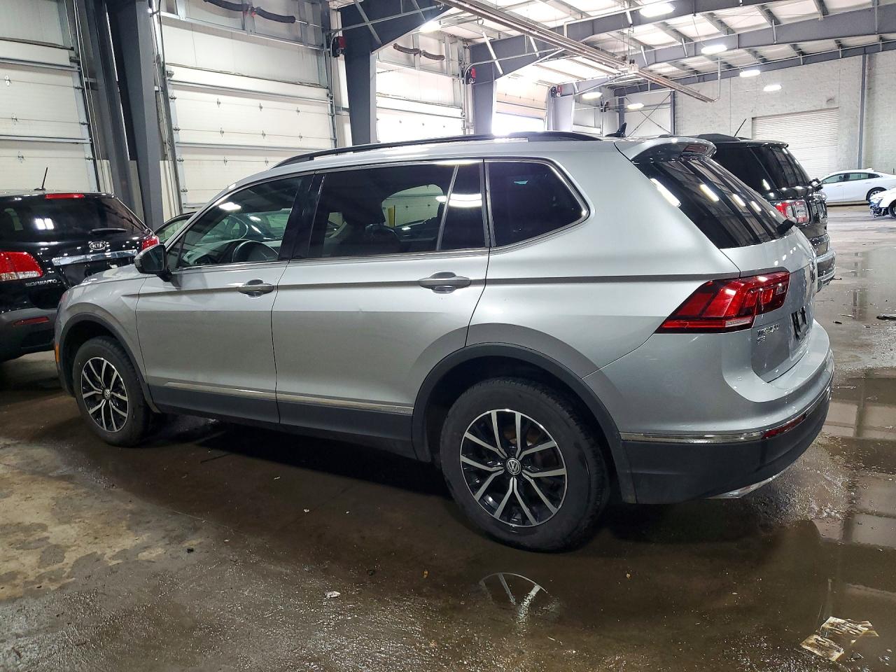 2021 VOLKSWAGEN TIGUAN SE photo 2