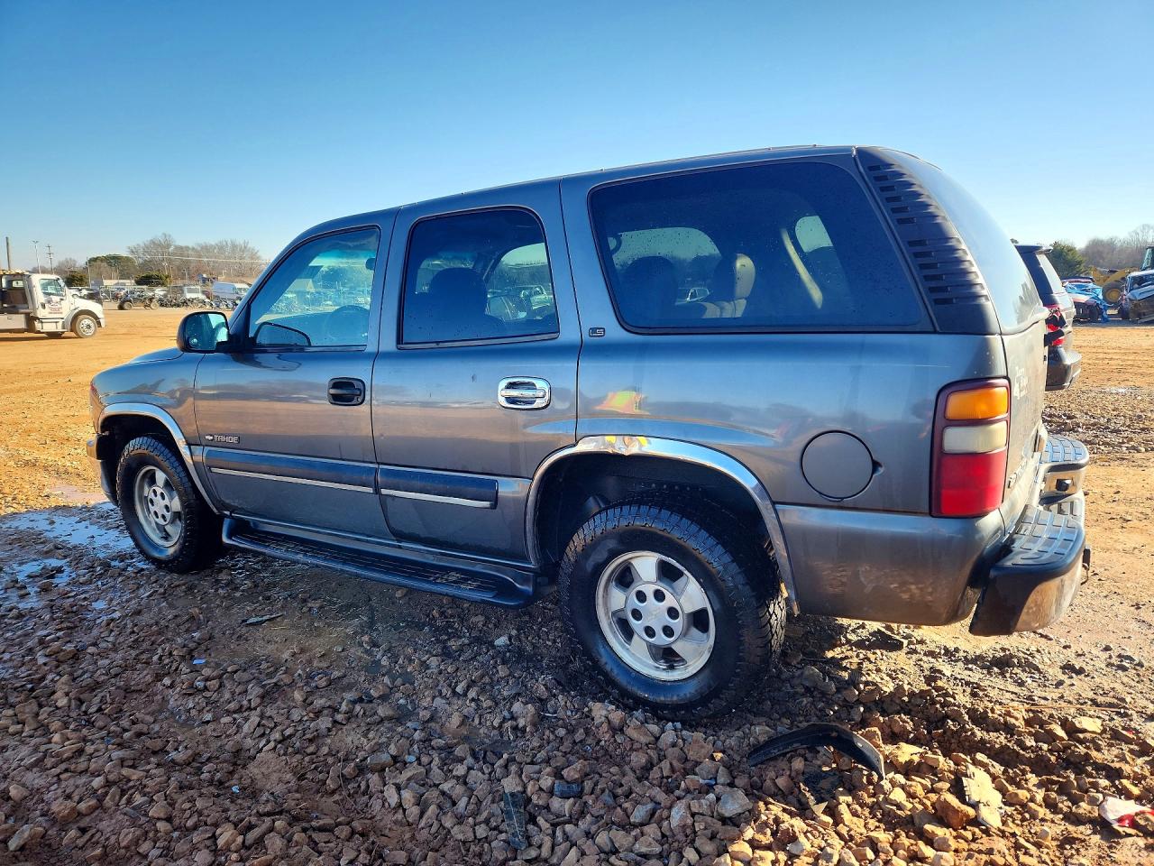 2001 CHEVROLET TAHOE C1500 photo 2