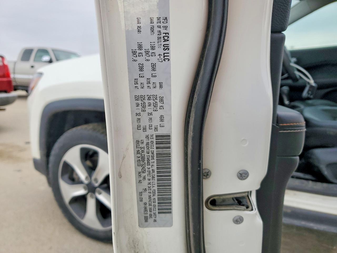 2017 JEEP COMPASS LATITUDE photo 25