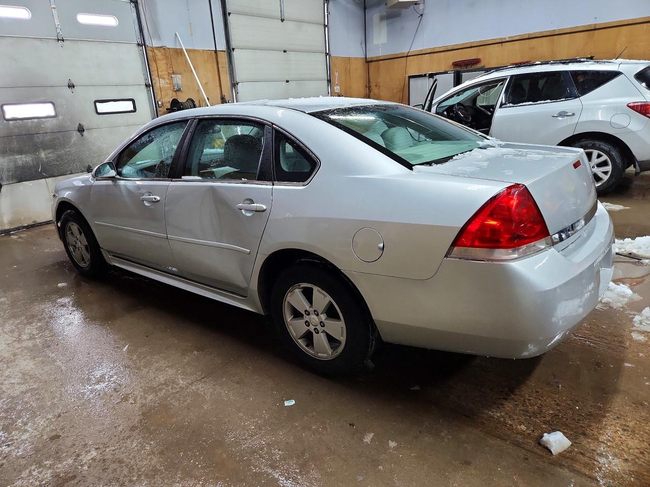 2011 CHEVROLET IMPALA LT photo 2